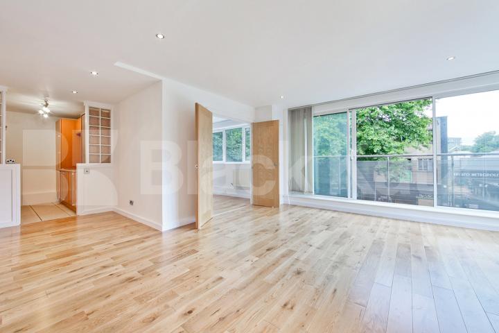 527 sq. Ft & superbly located moments from Borough High Strret  Newington Causeway, Borough